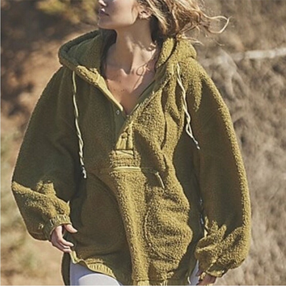 Free People Movement Fuzzy Was She Pullover Fleece Jacket. EUC size S 0rig $178